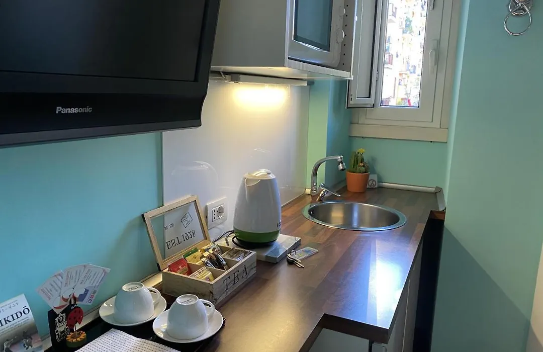 Luna Rossa Roma Guest House-1