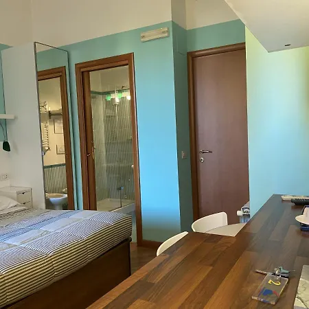 Luna Rossa Roma Guest House-2